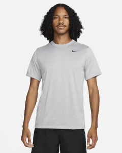 Fitness Lovers en Estylopia: Las Mejores Marcas de Ropa y Zapatos para Hacer Pesas en Hombres 2 Nike DriFIT Legend Mens Fitness TShirt