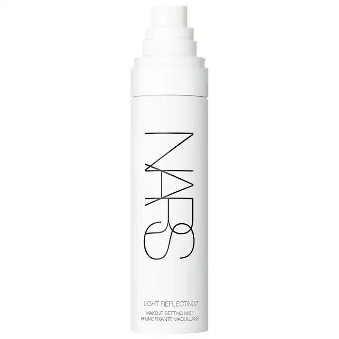 Maquillaje: El Orden Correcto para un Look Natural y Duradero 15 Mist fijador de maquillaje NARS Light Reflecting
