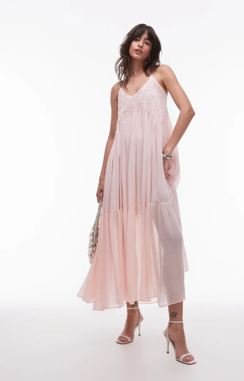 Cocktail Dresses y Party Dress Styles: Tips para cada ocasion 8 Screenshot 2025 10 14 at 10.02.54 AM