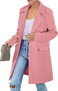 Pink Blazer Outfit: Ideas de Cómo Llevarlo Según Tu Estilo 11 Chaqueta larga de ajuste holgado de PRETTYGARDEN ideal para el trabajo o uso casual. Con bolsillos de solapa es una pieza perfecta para llevar sobre tu pink blazer