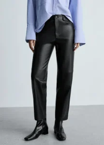 Pink Blazer Outfit: Ideas de Cómo Llevarlo Según Tu Estilo 18 Pantalones de efecto piel con diseno recto y tiro alto. El diseno con cinco bolsillos trabillas para cinturon y forro interior los hace ideales para un look casual o para llevar con un pink blazer