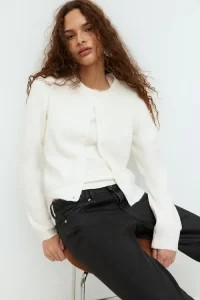Cardigan corto y ajustado de punto fino con lana. El diseno con cuello redondo y mangas largas es ideal para complementar un largo del pantalon que alargue la silueta 1