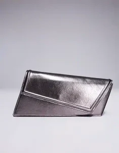 Las Mejores Carteras de Mujer para Cada Estilo y Presupuesto 7 ASOS DESIGN asymmetric clutch bag with chain strap in gunmetal