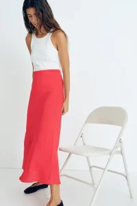 Falda Midi Salmon de Crepe de Viscosa Outfit