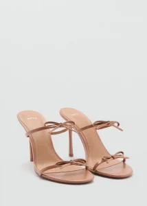 Sandalias de tacon stiletto de 8 cm con diseno de tiras y lazos decorativos. Abertura frontal y forro interior