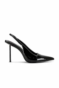 Los mejores zapatos de mujer que estilizan hoy 20 Zapatos de punta de tacón stiletto con empeine de charol sintético. Diseño con tira trasera. Plantilla y forro de piel sintética. (1)