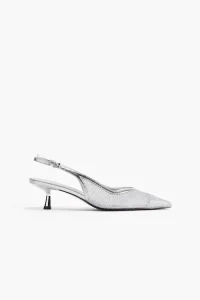 Los mejores zapatos de mujer que estilizan hoy 21 Zapatos de salón de malla con tacón kitten de 5.7 cm. Diseño con punta afilada y tira de talón ajustable.
