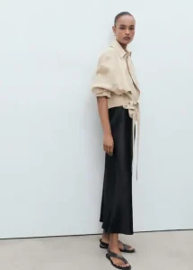 Faldas largas elegantes para cada ocasión | Inspírate 3 Falda larga de satín negra