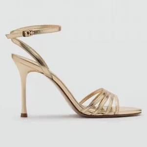 Los mejores zapatos de mujer que estilizan hoy 19 Sandalias de Tacón Alto con Diseño de Tiras y Cierre de Hebilla
